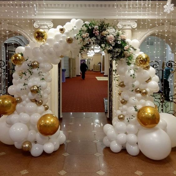  10 balloon arrangements to decorate your wedding - a basic balloon arch. 